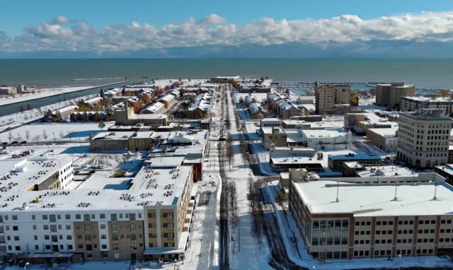 Aqui está uma lista contínua de cancelamentos de neve e