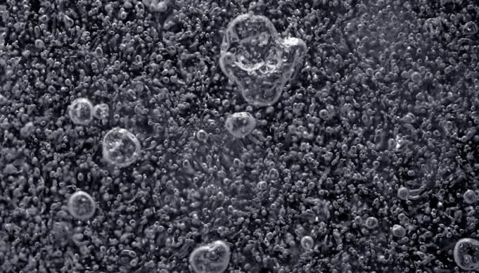 Cientistas desenvolvem metal líquido incrível que pode transformar gadgets do