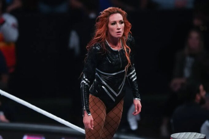 Ex-estrela da WWE responde aos comentários de Becky Lynch