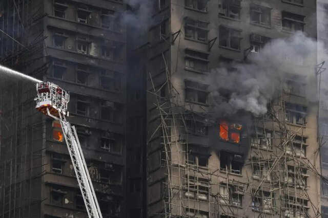 Incêndio em Hong Kong, número de mortos sobe para 94,