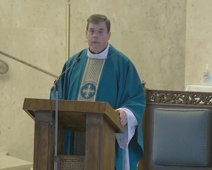 Padre do Alabama deixa o clero depois que uma mulher