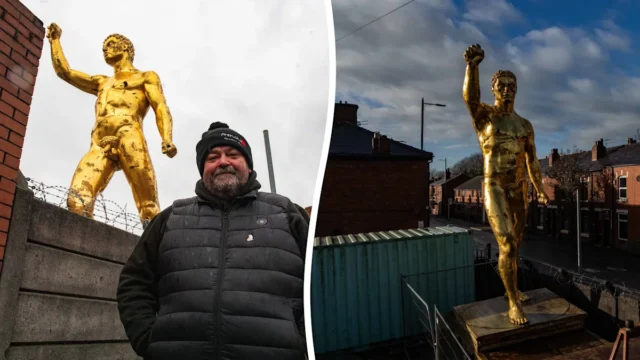 Polêmica estátua nua dourada de 20 metros restaurada após uma