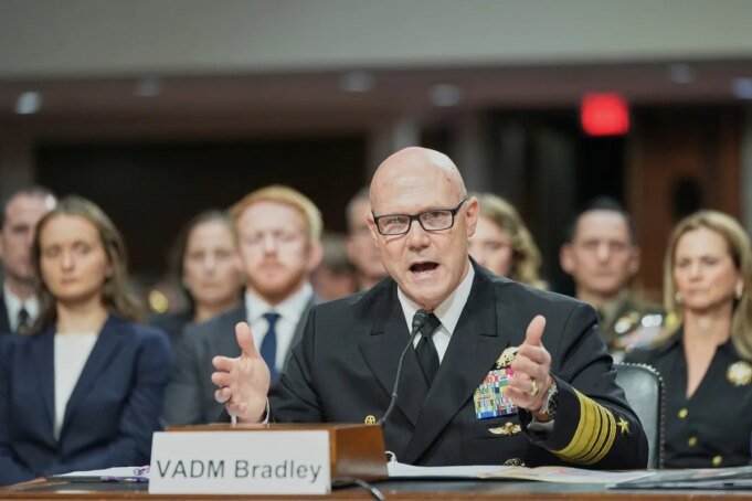 Almirante Frank Quem é Bradley? Comandante mira ataque na Venezuela