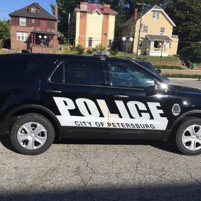 Um motorista que supostamente atropelou um policial em um posto